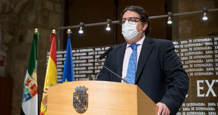 El consejero de sanidad durante su comparecencia, José María Vergeles JUNTAEX