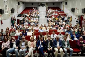 Representantes de todas las poblaciones pacenses que recibieron equipos informáticos DIP BADAJOZ