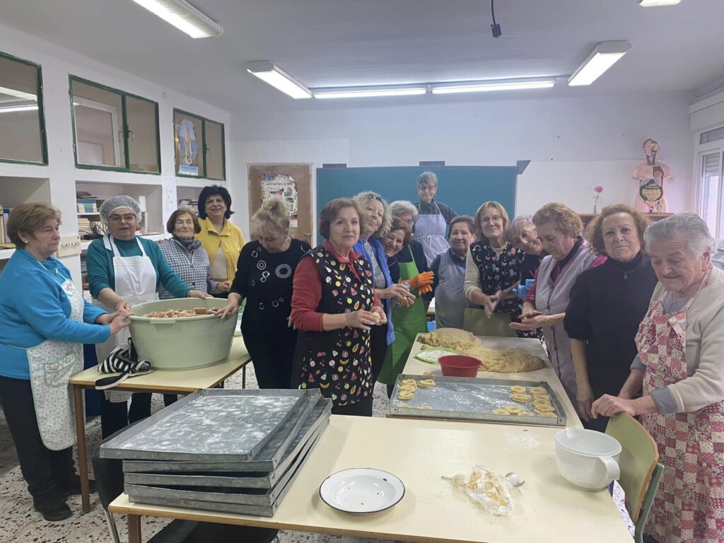 Vecinas de San Sebastián en la elaboración de roscas para la festividad
