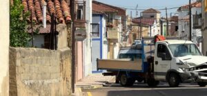 Accidente camión en la Avenida del Pantano de Orellana la Vieja COSTA DULCE RADIO