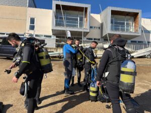 Buceadores en la VIII edición de la limpieza de fondos en el Puerto Deportivo BUCEO ORELLANA
