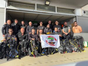 Participantes en la VIII edición de la limpieza de fondos de la Playa Costa Dulce BUCEO ORELLANA