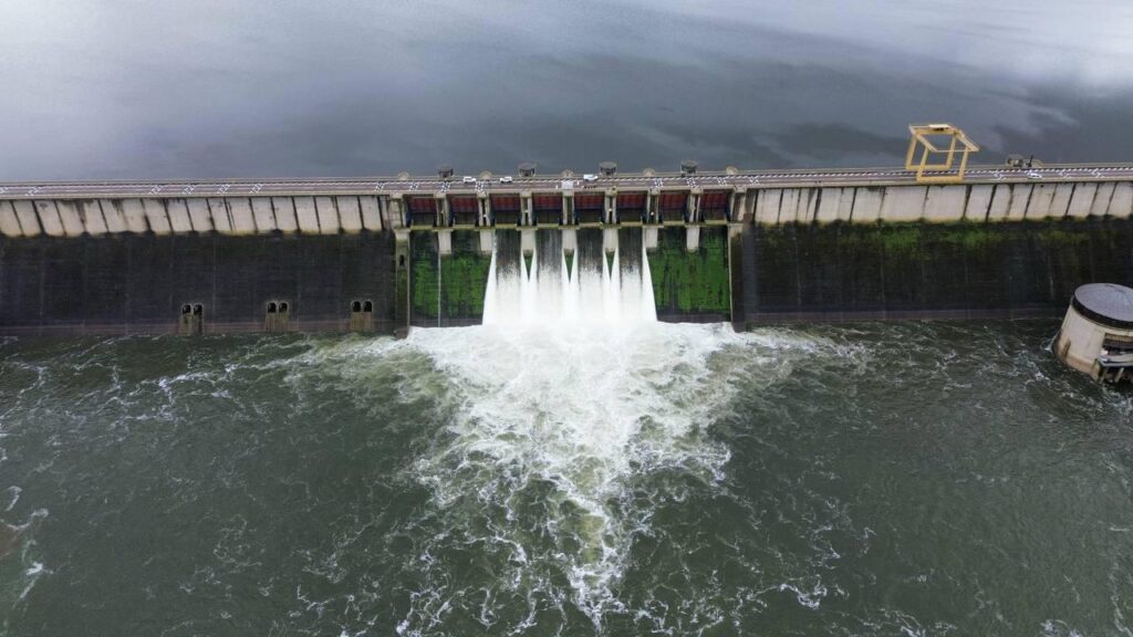 La Serena desembalsando 2 26.02.09