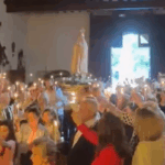 Fieles y devotos de la Virgen de Fátima hacen su recorrido por las calles de Orellana