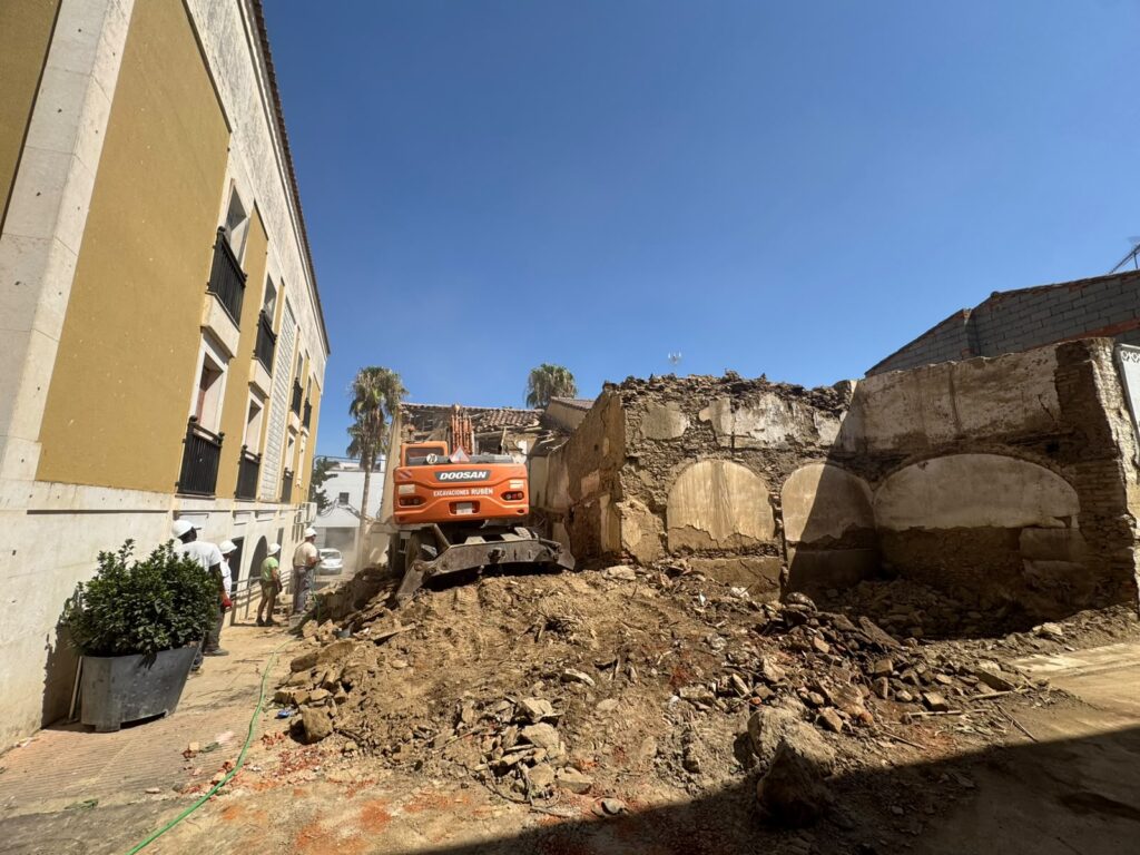 Demolición edificio en la Plaza de España COSTA DULCE RADIO