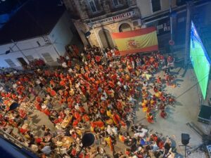 Pantalla Gigante instalada en la Calle Real en la Eurocopa de 2024