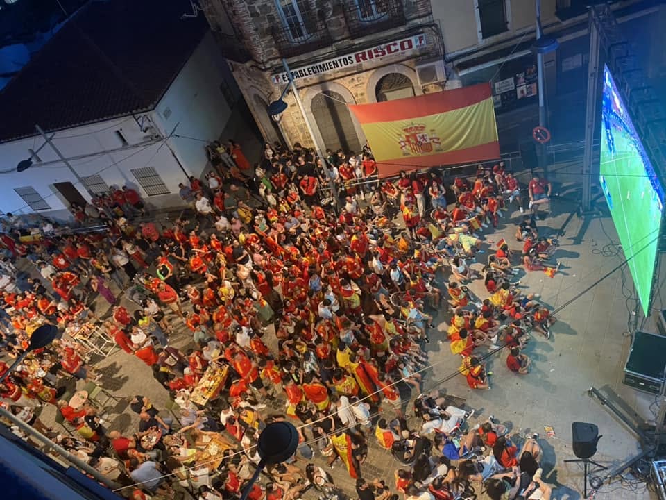 Pantalla Gigante instalada en la Calle Real en la Eurocopa de 2024
