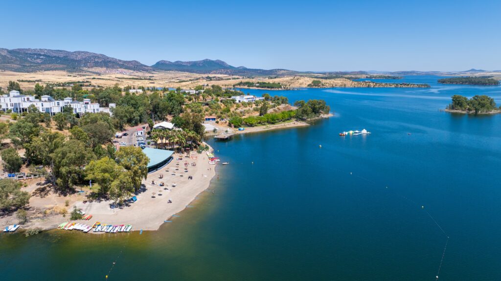 Complejo Turístico de la Playa Costa Dulce de Orellana la Vieja / Turismo Extremadura