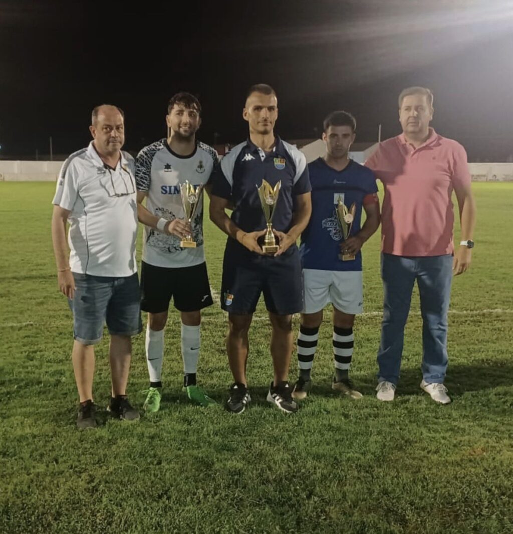 Entrega de premios en el Triangular del Cristo de la Capilla