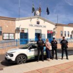 Orellana recibe a los dos nuevos agentes de Policía Local seleccionados por el Tribunal Único de la Junta