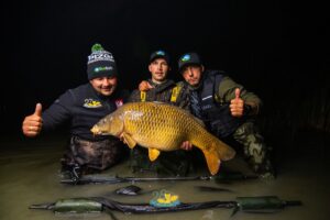 pescadores que participarán en la World Carp Classic 2026 en Orellana